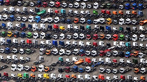 Der Absatz von Mercedes-Benz Trucks ist zuletzt gesunken. (Archivbild)
