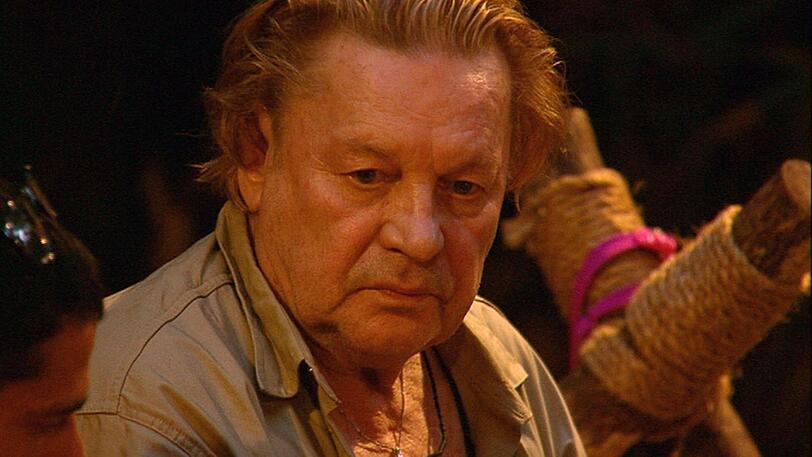 Helmut Berger hat das RTL-Dschungelcamp verlassen. Der Grund: Seine Gesundheit ist laut Dr. Bob zu schlecht. &bdquo;Alle Infos zu &bdquo;Ich bin ein Star - Holt mich hier raus!&ldquo; im Special bei RTL.de: http://www.rtl.de/cms/sendungen/ich-bin-ein-star.html