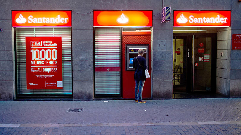 Die spanische Großbank Santander hat den "nicht überlebensfähigen" Konkurrenten Banco Popular Espanol übernommen.