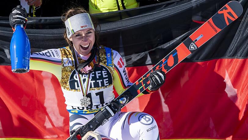 "Super Vorbereitung und total konsequent trainiert": Kira Weidle hat sich ihren Silber-Triumph verdient, findet Martina Ertl-Renz. "Super Vorbereitung und total konsequent trainiert": Kira Weidle hat sich ihren Silber-Triumph verdient, findet Martina Ertl-Renz.