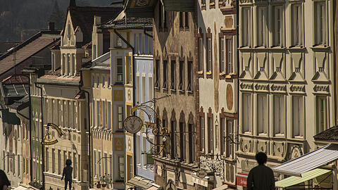 Die Marktstraße in der Bad Tölzer Innenstadt. Bei der Aktion ebenfalls dabei sind Garmisch, Partenkirchen, Geretsried, Lenggries, Murnau, Penzberg und Weilheim.