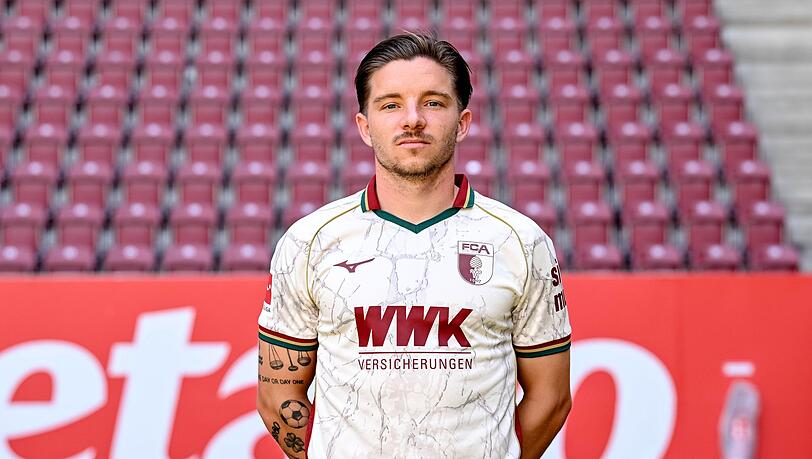 Mads Pedersen vom FC Augsburg soll vor einem Wechsel nach Berlin stehen. (Archivbild) Mads Pedersen vom FC Augsburg soll vor einem Wechsel nach Berlin stehen. (Archivbild)
