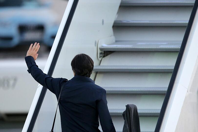 Joachim Löw und seine Elf sind mit 25 Minuten Verspätung nach Spanien losgeflogen.