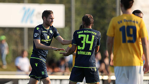 1860-Angreifer Markus Ziereis (l.) beim Spiel gegen den SV Dornach.