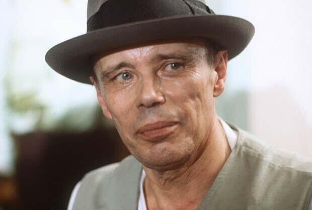 Joseph Beuys (1921-1986) lehrte als Professor an der Kunstakademie Düsseldorf.