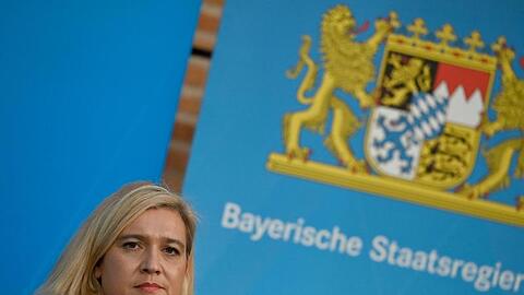 Melanie Huml (CSU) nimmt an einer Pressekonferenz teil.
