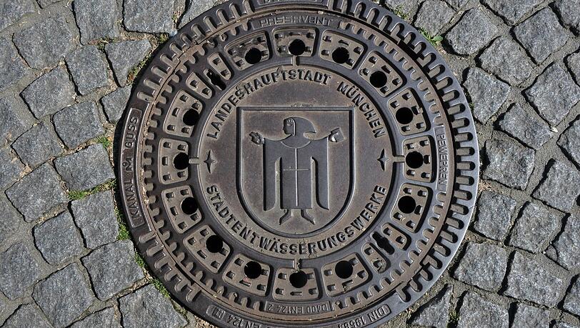 Auch wer in der Stadt nach unten schaut, wird fündig. Auch wer in der Stadt nach unten schaut, wird fündig.