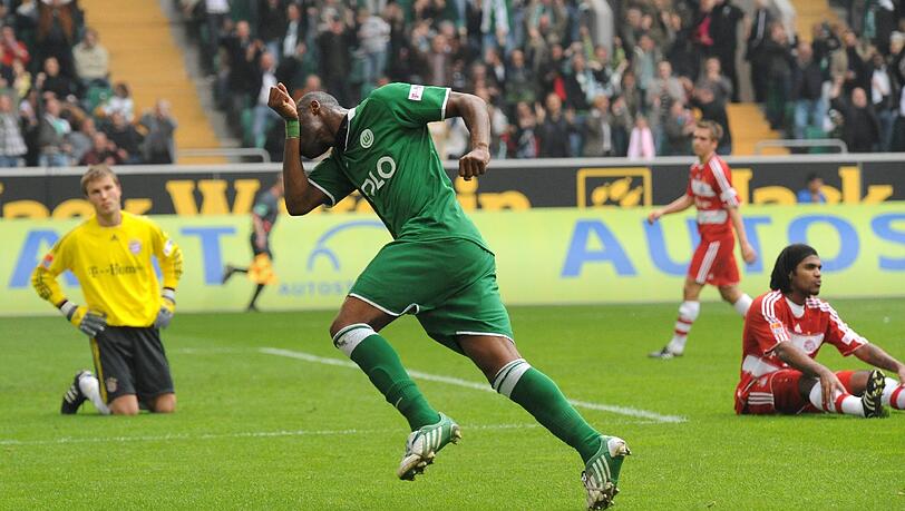 Platz 5: VfL Wolfsburg
10 Siege in Folge zwischen Februar bis April 2009. Darunter der 5:1 Erfolg gegen Bayern samt Hackentor von Grafite. Dank der Siegesserie wurde Wolfsburg erstmals Deutscher Meister. Trainer war damals ein gewisser Felix Magath Platz 5: VfL Wolfsburg
10 Siege in Folge zwischen Februar bis April 2009. Darunter der 5:1 Erfolg gegen Bayern samt Hackentor von Grafite. Dank der Siegesserie wurde Wolfsburg erstmals Deutscher Meister. Trainer war damals ein gewisser Felix Magath
