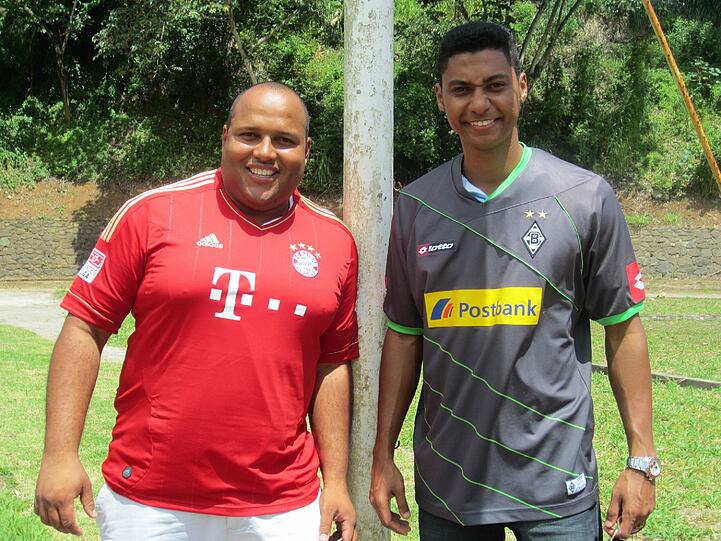 Kumpels aus Kindertagen: Danilo und Pee Moraes im Bayern- und im Gladbach-Trikot.