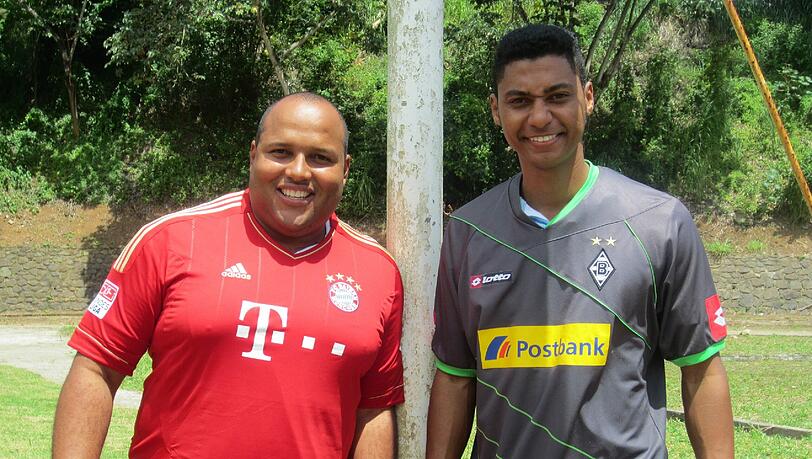 Kumpels aus Kindertagen: Danilo und Pee Moraes im Bayern- und im Gladbach-Trikot. Kumpels aus Kindertagen: Danilo und Pee Moraes im Bayern- und im Gladbach-Trikot.