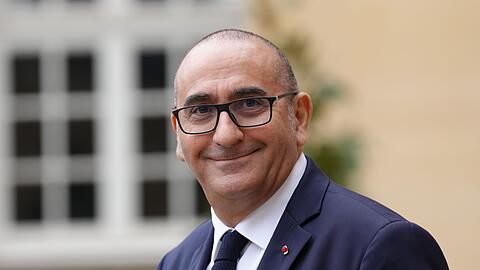 Der bisherige Pariser Polizeichef Nuñez wird neuer Innenminister.