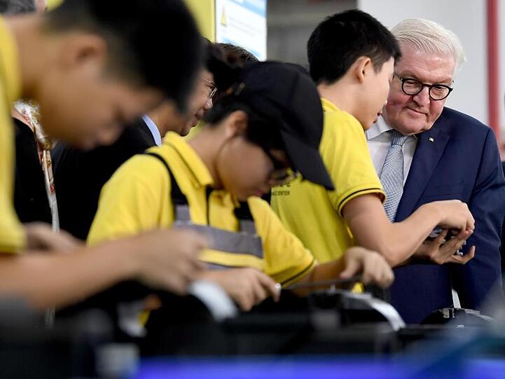 Bundespräsident Frank-Walter Steinmeier besucht das deutsch-chinesische Berufsbildungszentrum für Industriemechanik und Mechatronik "Man Sum".