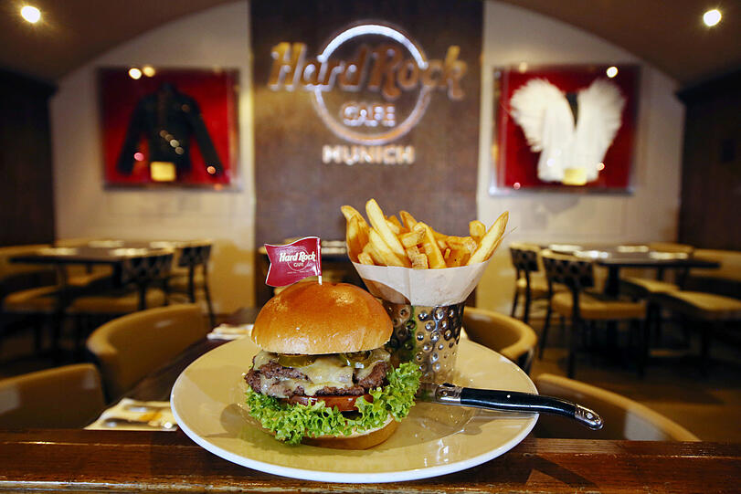 Burger und Pommes: der Inbegriff der USA.