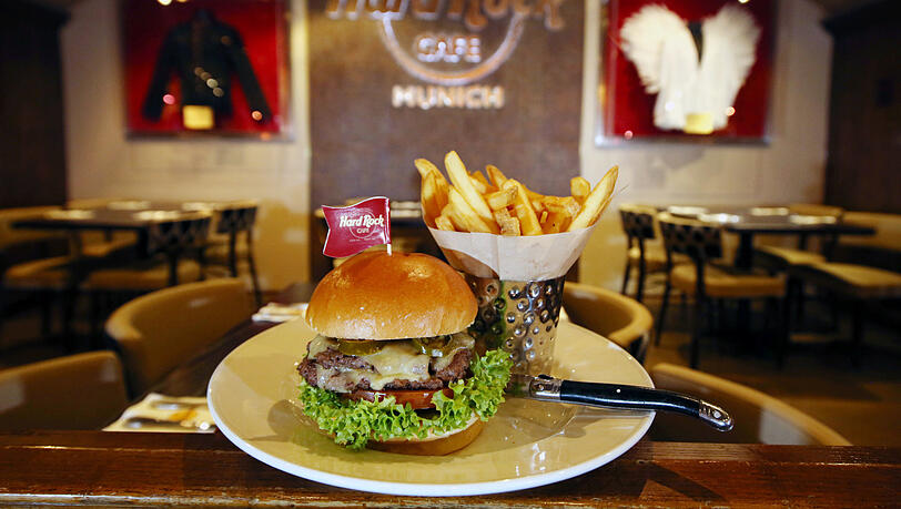 Burger und Pommes: der Inbegriff der USA. Burger und Pommes: der Inbegriff der USA.