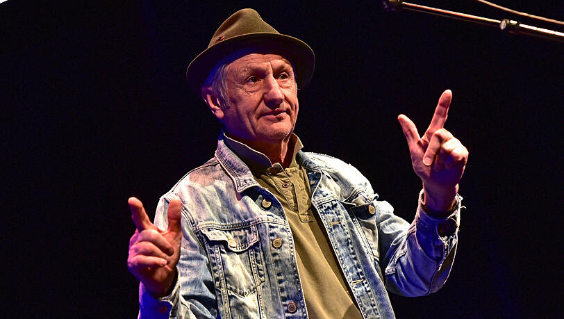 Warum-die-Begleitung-des-Kritikers-bei-Georg-Ringsgwandl-eingeschlafen-ist