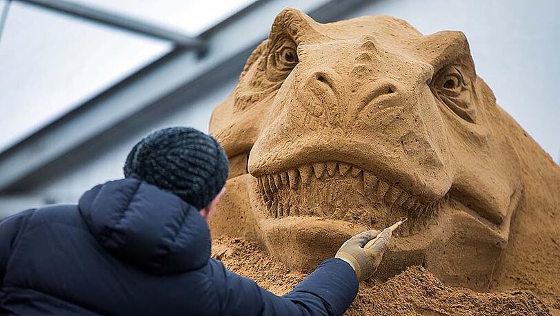 Bilder vom Sand-Skulpturen-Festival auf Rügen. Insgesamt 50 Künstler haben sich am Event beteiligt. Bilder vom Sand-Skulpturen-Festival auf Rügen. Insgesamt 50 Künstler haben sich am Event beteiligt.