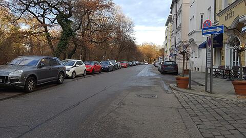 Hier darf man aktuell noch nicht nebeneinander radeln &ndash; bald aber schon? Blick in die Maria-Theresia-Straße.