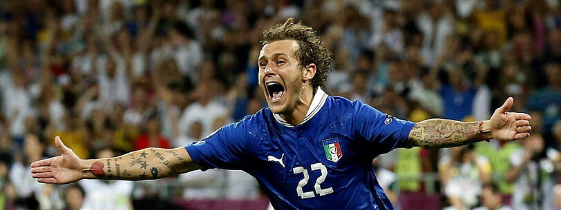 Alessandro Diamanti: Der Schütze des entscheidenden Elfmeters gegen England hat aus seinem Körper ein wahres Kunstwerk gemacht. Kaum eine Stelle, an der die Haut noch farblos ist. Seinem klingenden Namen entsprechend, werden Diamantis Arme von Sternen, Blumen, Schriftzeichen, Tribals und einem Herzen bedeckt, eine wahre bunte Armtapete.