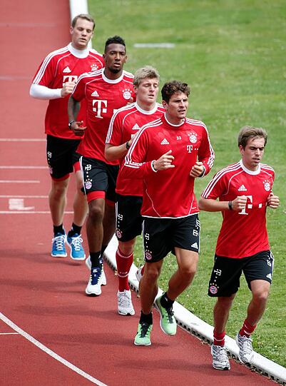Einen Tag nach dem ersten Training unter Pep Guardiola müssen Bayern-Spieler zum Laktattest ran: Erst schwitzen, dann pieksen - die Bilder aus dem Olympiastadion