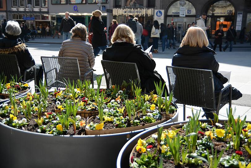 Die neuen Bänke für die Fußgängerzone.