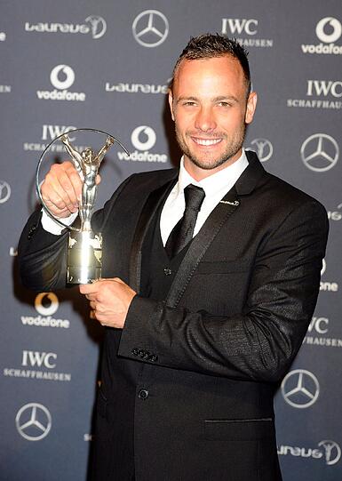 "Fastest man on no legs": "Blade Runner" Oscar Pistorius wurde zur "Laureus World Sportsperson of the year" gekürt. Der Südafrikaner, dem aufgrund eines Gendefekts von Geburt an die Wadenbeine fehlen, ist mehrfacher Weltmeister, Weltrekordhalter und Paralympicssieger im Sprint.
