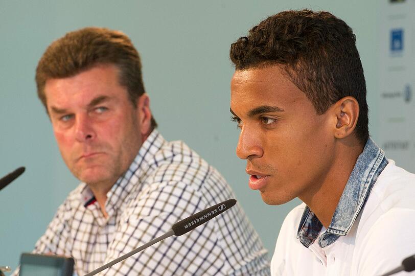 Dieter Hecking und Luiz Gustavo bei der Pressekonferenz.