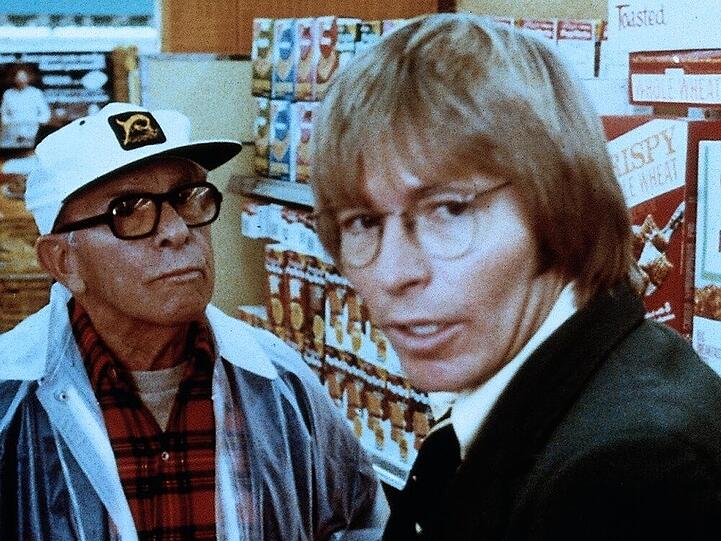 John Denver (r.) in der Filmkomödie "Oh, Gott..." aus dem Jahre 1977