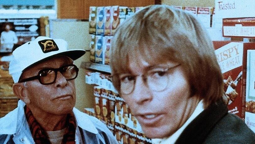 John Denver (r.) in der Filmkomödie "Oh, Gott..." aus dem Jahre 1977 John Denver (r.) in der Filmkomödie "Oh, Gott..." aus dem Jahre 1977