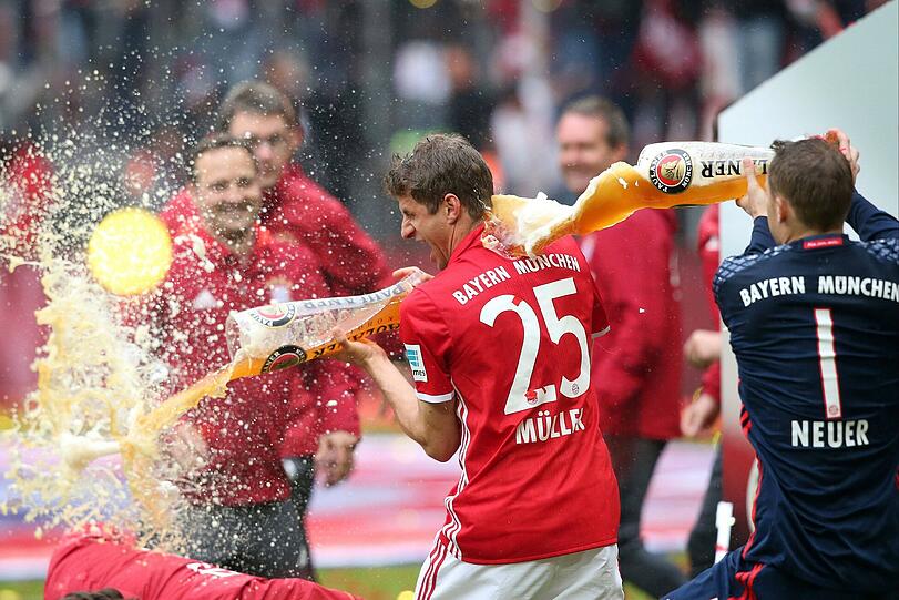 Weitere Weißbierduschen-Bilder der Bayern.