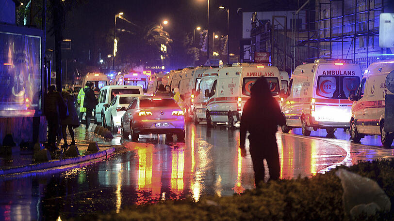 In Istanbul richtete ein Attentäter ein Blutbad unter Feiernden an. Die Bilder.