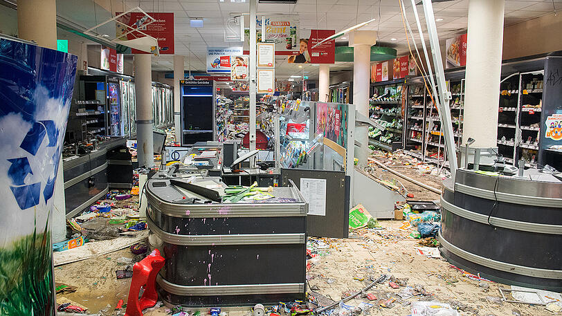 Chaos und Zerstörung &ndash; egal wo man hinsieht. Etliche Geschäfte wurden geplündert, Geldautomaten zerstört.