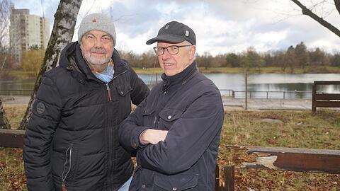 Hans-Gerhard Rathelbeck und Hans Griner wünschen sich weniger Gefahrenquellen auf dem Gelände des Ex-Biergartens.