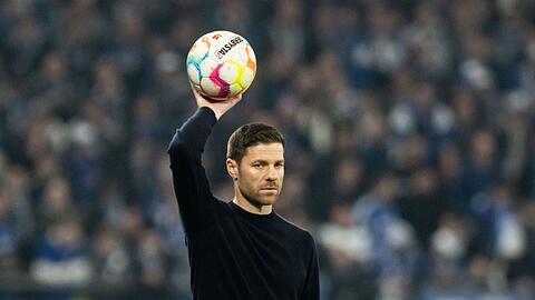 Im Hinspiel unterlag Xabi Alonso mit Bayer 04 Leverkusen noch mit 1:5 in Frankfurt.