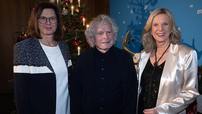 Ilse Aigner (l., CSU), Sir Simon Rattle und Gastgeberin Katja Wildermuth, Intendantin des Bayerischen Rundfunks. Ilse Aigner (l., CSU), Sir Simon Rattle und Gastgeberin Katja Wildermuth, Intendantin des Bayerischen Rundfunks.