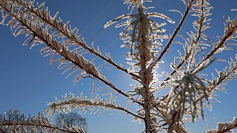 Am Sonntagabend und Montagmorgen dürfte es an vielen Orten glatt werden.