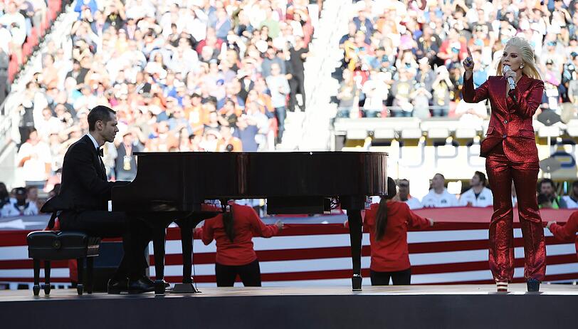 Lady Gaga durfte vor Anpfiff die Nationalhymne der USA singen