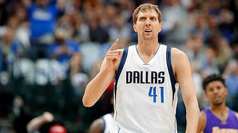 Erlebt mit seinen Dallas Mavericks eine Saison zum Vergessen: Der deutsche Basketballer Dirk Nowitzki.