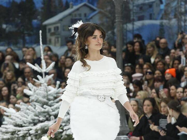 Schauspielerin Penélope Cruz als Schneeflocke.