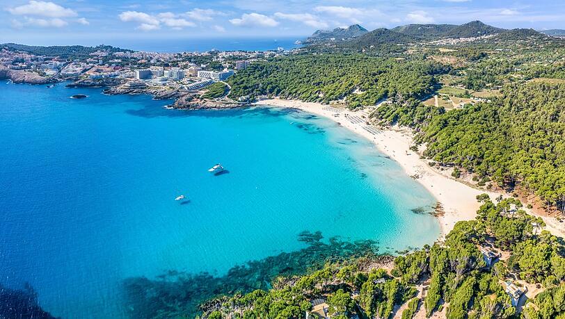 Die GR-226-Route f&uuml;hrt unter anderem zur Cala Agulla.