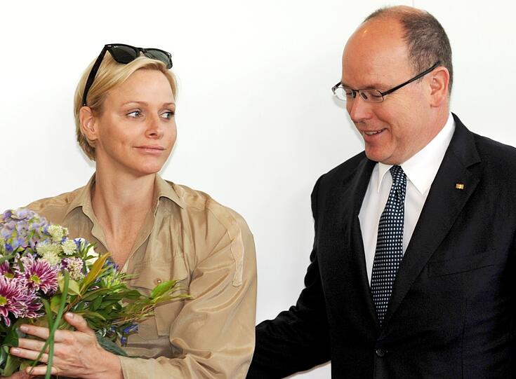 Fürst Albert II. und Fürstin Charlene von Monaco besuchen das Mercedes-Benz Museum in Stuttgart.