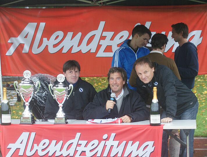 Stefan Schneider mit Stefan Mohme (r.) von der Royal Bavarian League.