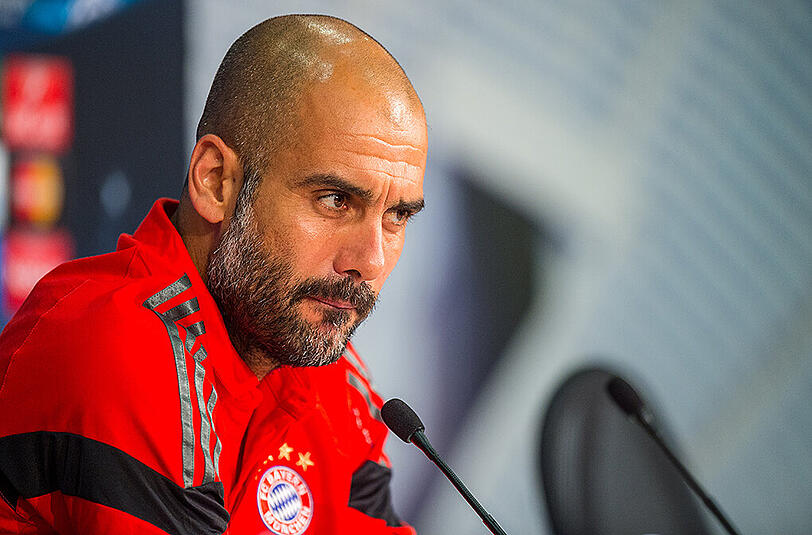 Trainer Pep Guardiola auf der Pressekonferenz des FC Bayern.