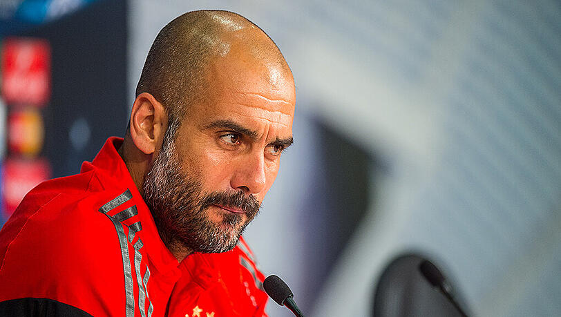 Trainer Pep Guardiola auf der Pressekonferenz des FC Bayern. Trainer Pep Guardiola auf der Pressekonferenz des FC Bayern.