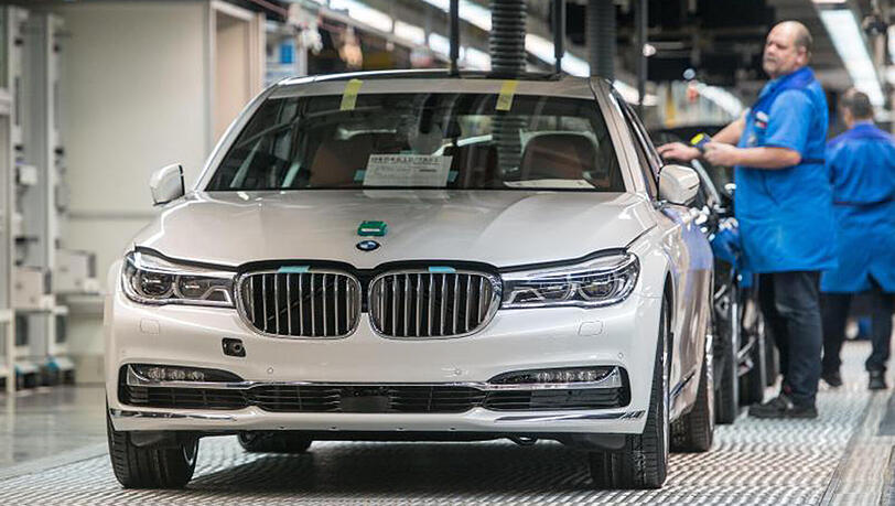 Hervorragend lief es für BMW in Europa und in China, wo die Verkaufszahlen um jeweils 9 Prozent zulegten auf eine Million beziehungsweise eine halbe Million Fahrzeuge. Hervorragend lief es für BMW in Europa und in China, wo die Verkaufszahlen um jeweils 9 Prozent zulegten auf eine Million beziehungsweise eine halbe Million Fahrzeuge.