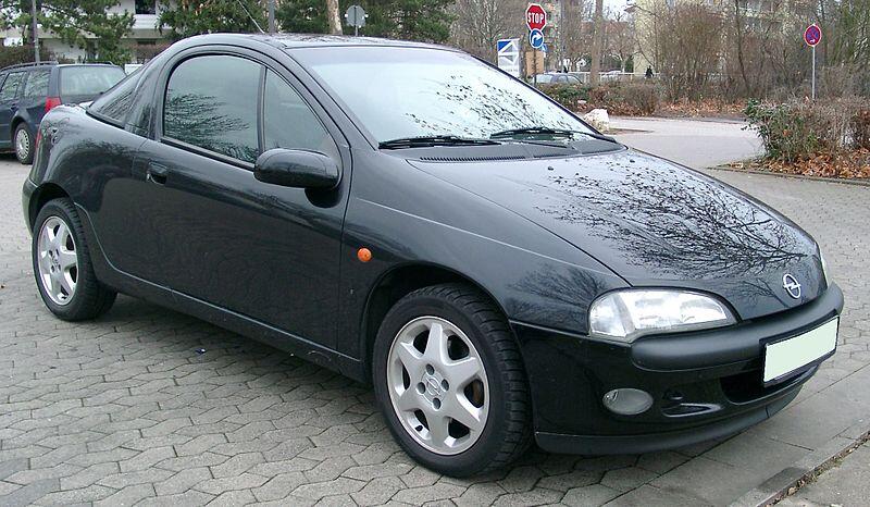 Ein Opel - ein ähnlicher wie hier vom Modell Tigra - hat in Neuhausen gebrannt.