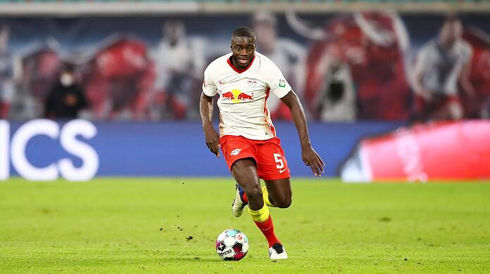"Ich bin froh, dass es uns gelungen ist, Dayot zu uns zu holen", sagt Bayern-Trainer Hansi Flick über Neuzugang Upamecano, der für eine Ablöse von 42,5 Millionen von Leipzig kommt.