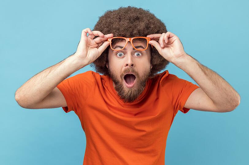 Das Jugendwort des Jahres 2025 lautet "Das crazy". Dieser Ausdruck ist ein echter Allrounder im Sprachgebrauch und stammt eigentlich aus der Online-Welt. Bedeuten soll es so viel wie "Das ist verr&uuml;ckt" oder "Das ist nicht normal". Boomer sagen dazu "Holla die Waldfee!". Meistens wird der Ausdruck verwendet, um &Uuml;berraschung oder Erstaunen auszudr&uuml;cken, es kann aber auch bei ironischer Verwendung Gleichg&uuml;ltigkeit zum Ausdruck bringen.