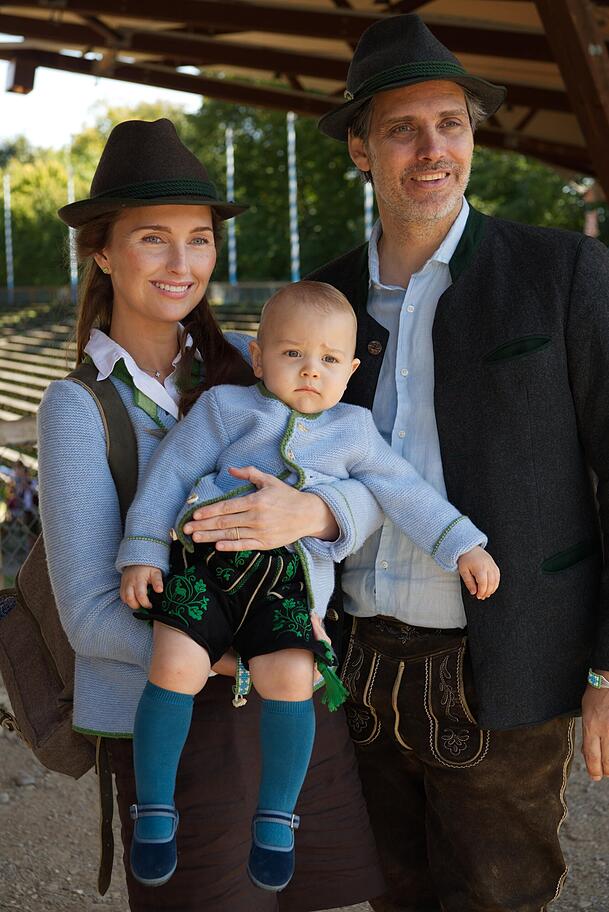 Familiäre Unterstützung bekommt Ludwig Prinz von Bayern von Prinzessin Sophie und dem gemeinsamen Sohn Rupprecht (1). Familiäre Unterstützung bekommt Ludwig Prinz von Bayern von Prinzessin Sophie und dem gemeinsamen Sohn Rupprecht (1).