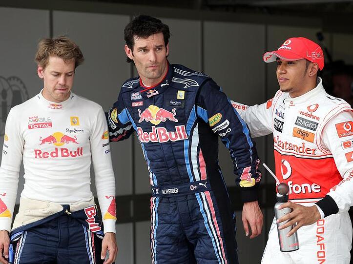 Der enttäuschte Sebastian Vettel mit Teamkollege Webber und Louis Hamilton.