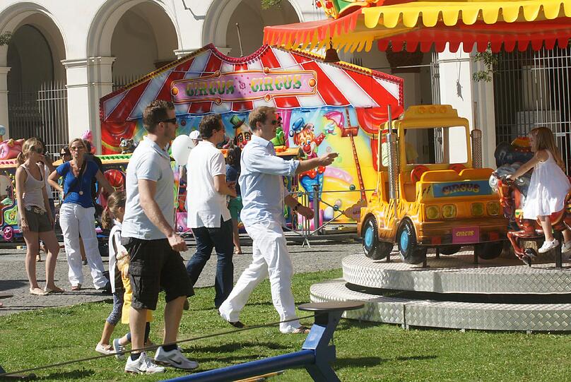 Strahlender Sonnenschein, Spaß für Groß und Klein: Auf dem Streetlife-Festival zwischen Odeonsplatz und Siegestor feiern die Münchner heute entspannt den letzten Ferientag. Die Bilder.